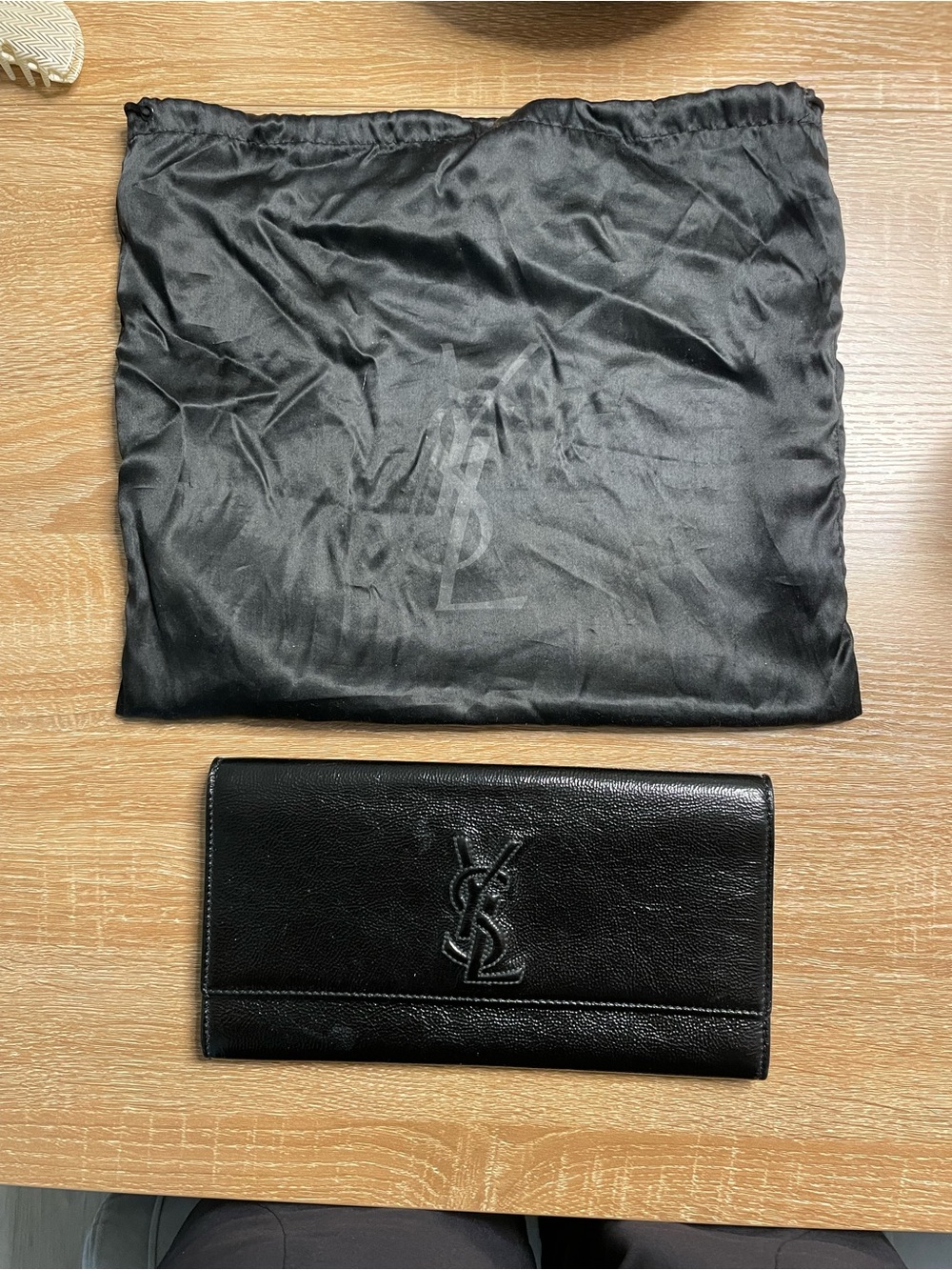 Women’s vintage clutch